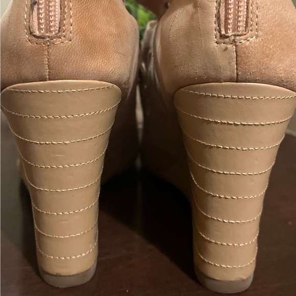 MIZ MOOZ Taupe Leather Tino Cutout Wedge Size 10 - Picture 6 of 16